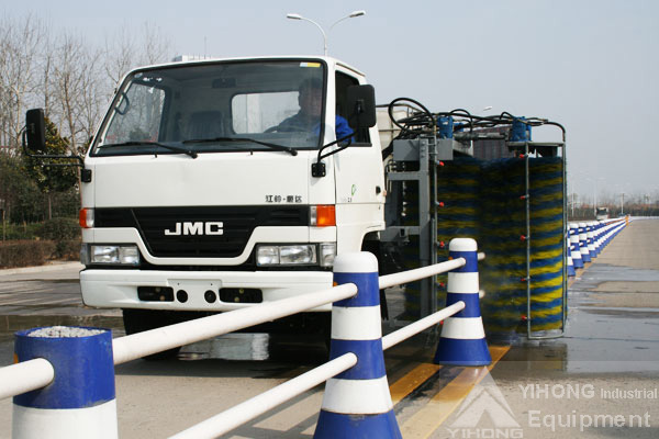 MEDIAN BARRIER SWEEPER