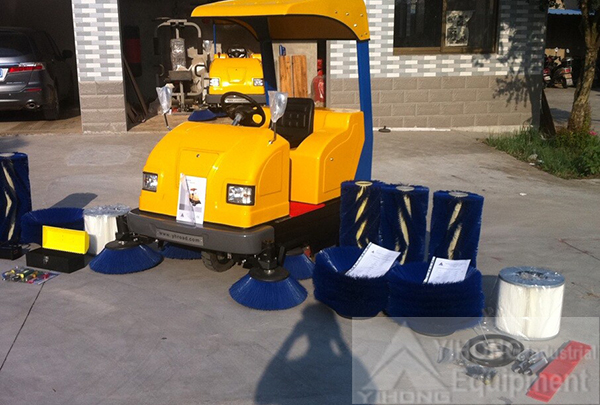 One Battery Road Sweeper YHB-1750 Shipped to Indonesia. 
